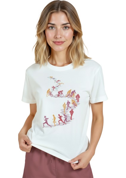 Kadın Beyaz Relaxed Fit %100 Pamuk Tişört – Suluboya Koşu & Bisikletçi Çizgisel Baskılı fırsatları