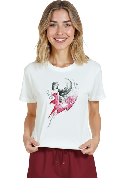 Kadın Beyaz Relaxed Fit %100 Pamuk Tişört – Suluboya Dansçı ve Kırmızı Elbise Baskılı modelleri