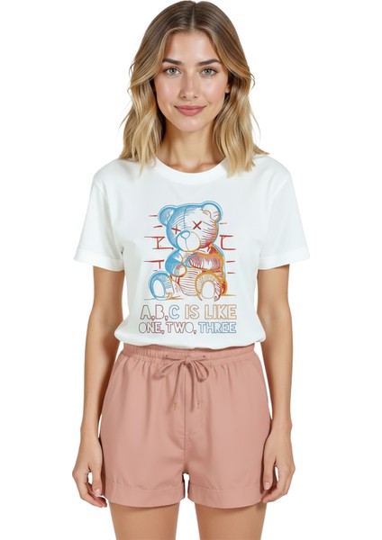 Kadın Beyaz Relaxed Fit %100 Pamuk Tişört – Grafiti Teddy Ayı Tipografi Baskılı modelleri