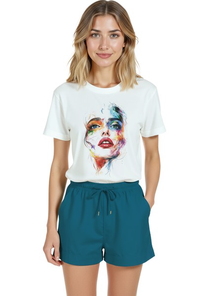 Kadın Beyaz Relaxed Fit %100 Pamuk Tişört – Renkli Suluboya Yüz Baskılı