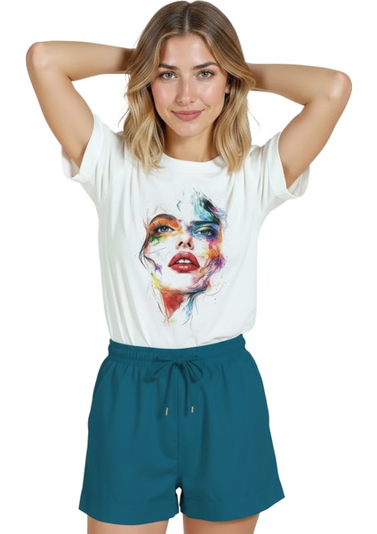 Kadın Beyaz Relaxed Fit %100 Pamuk Tişört – Renkli Suluboya Yüz Baskılı indirimleri