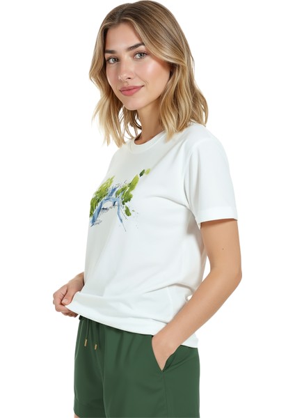 Kadın Beyaz Relaxed Fit %100 Pamuk Tişört – Suluboya Köprü & Yeşil Ağaçlar Baskılı fırsatları