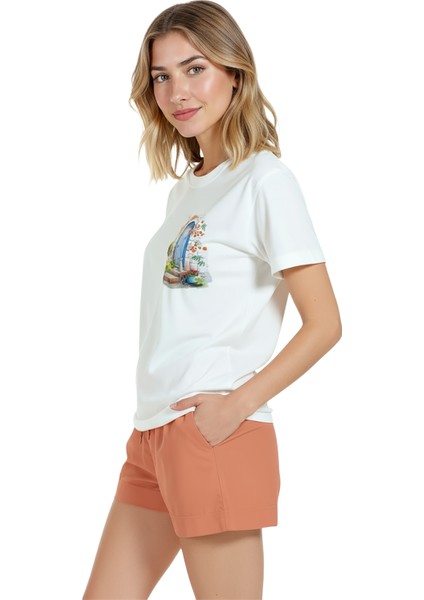 Kadın Beyaz Relaxed Fit %100 Pamuk Tişört – Suluboya Mavi Kapı & Bahçe Basamak Baskılı fiyatları