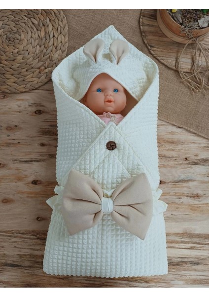 Yenidoğan Kulaklı Şapkalı Düğme Detaylı Fiyonklu Bebek Battaniyesi Kundak Krem fiyatları