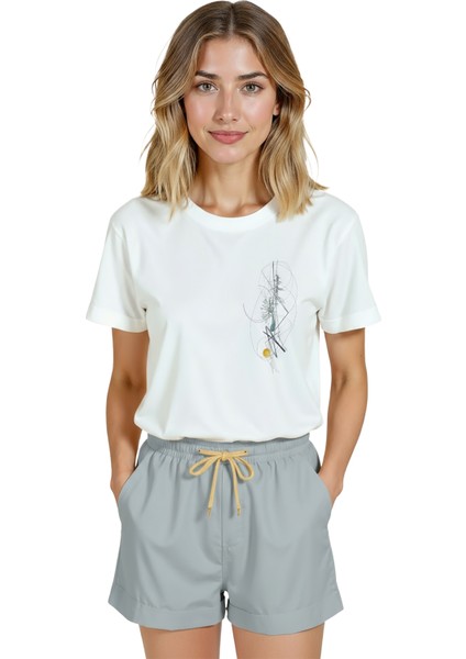 Kadın Beyaz Relaxed Fit %100 Pamuk Tişört – Ince Çizgisel Soyut Baskılı