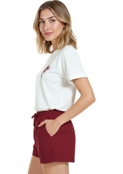Kadın Beyaz Relaxed Fit %100 Pamuk Tişört – Kırmızı Gelincik Suluboya Minyatür Baskılı fiyatları