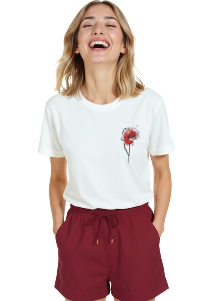 Kadın Beyaz Relaxed Fit %100 Pamuk Tişört – Kırmızı Gelincik Suluboya Minyatür Baskılı indirimleri