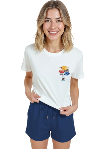 Kadın Beyaz Relaxed Fit %100 Pamuk Tişört – Gezegen Balonları & Minik Karakter Baskılı modelleri