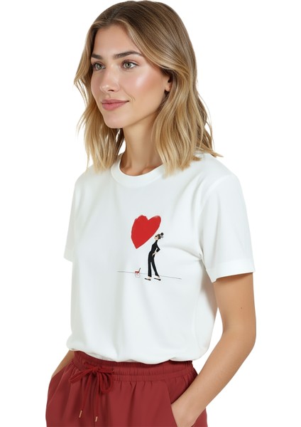 Kadın Beyaz Relaxed Fit %100 Pamuk Tişört – Line‑art Boyacı & Kırmızı Kalp Baskılı fırsatları
