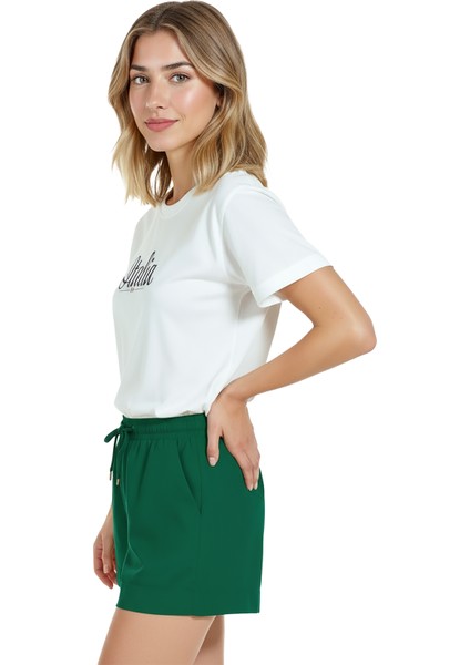 Kadın Beyaz Relaxed Fit %100 Pamuk Tişört – Italıa Script & Mini Bayrak Baskılı fiyatları