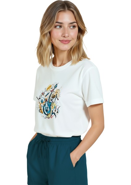 Kadın Beyaz Relaxed Fit %100 Pamuk Tişört – Soyut Gitar & Suluboya Müzik Baskılı fırsatları