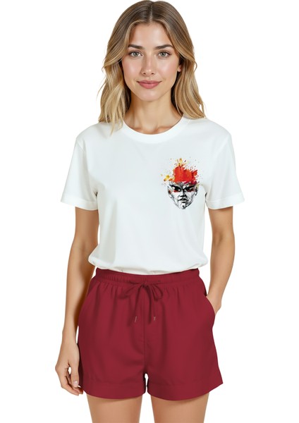Kadın Beyaz Relaxed Fit %100 Pamuk Tişört – Mürekkep Yüz & Kızıl Suluboya Baskılı indirimleri