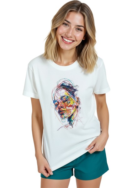 Kadın Beyaz Relaxed Fit %100 Pamuk Tişört – Renkli Çizgisel Karalama Yüz Baskılı modelleri