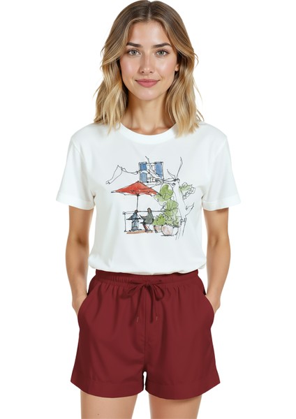 Kadın Beyaz Relaxed Fit %100 Pamuk Tişört – Suluboya Kafe & Şemsiye Illüstrasyonlu