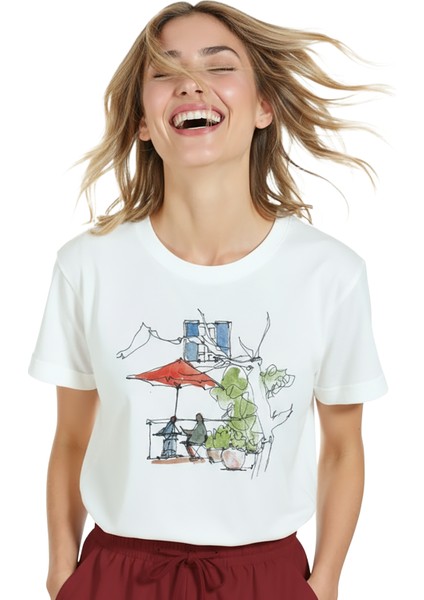 Kadın Beyaz Relaxed Fit %100 Pamuk Tişört – Suluboya Kafe & Şemsiye Illüstrasyonlu indirimleri