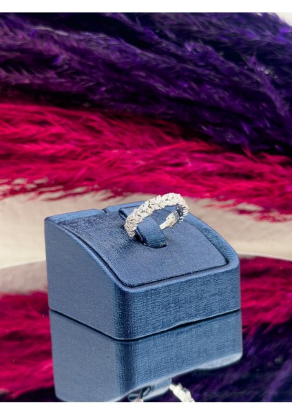 925 Ayar Gümüş Pırlanta Montürlü Yarım Tur Lüks Kadın Yüzük fiyatları