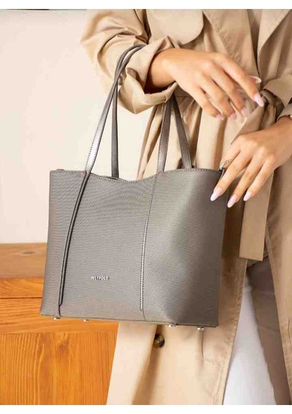 Kadın Omuz ve Postacı Çantası