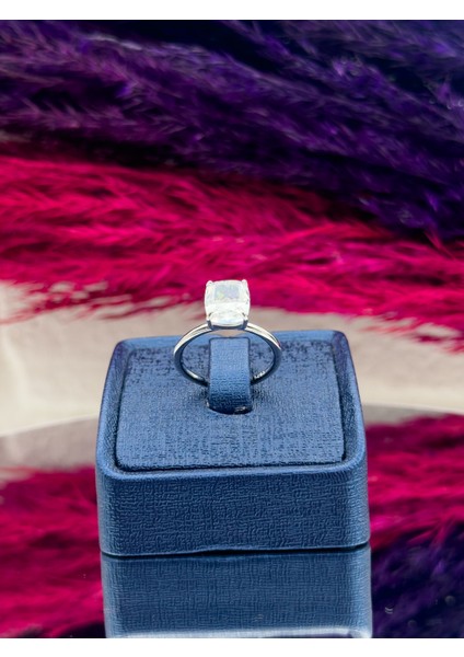 925 Ayar Gümüş Mosanite Taşlı Pırlanta Montürlü Trend Kadın Yüzük