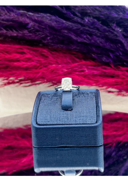 925 Ayar Gümüş Mosanite Taşlı Pırlanta Montürlü Trend Kadın Yüzük fırsatları