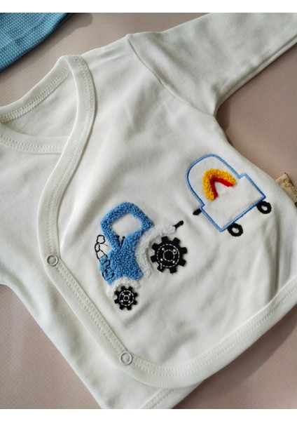 Nakışlı Traktör Desenli 5’li Erkek Bebek Hastane Çıkış Seti – %100 Pamuklu fiyatları