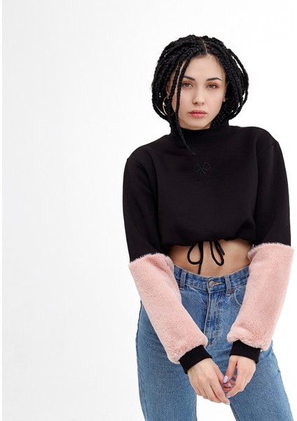 Logo Nakışlı Yüksek Yaka Rabbit Tüylü Kol Detaylı Crop Sweatshirt