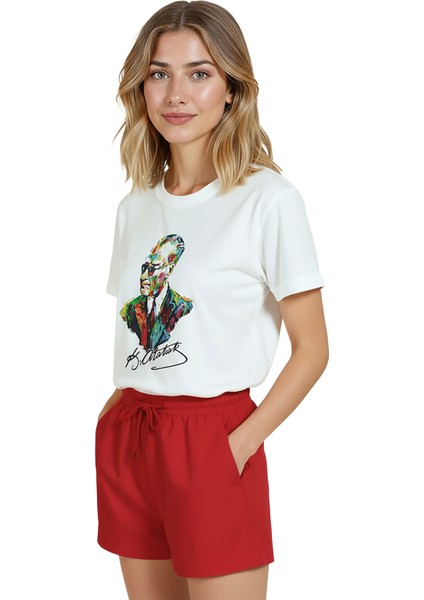 Kadın Beyaz Relaxed Fit %100 Pamuk Tişört – Renkli Atatürk Portre Suluboya Baskılı fırsatları