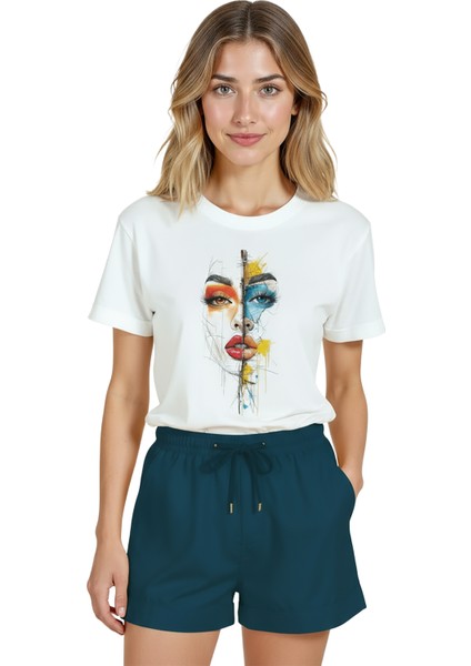 Kadın Beyaz Relaxed Fit %100 Pamuk Tişört – Bölünmüş Renkli Portre Baskılı