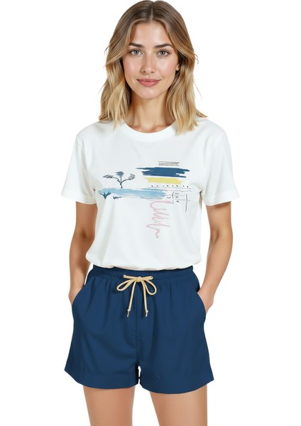 Kadın Beyaz Relaxed Fit %100 Pamuk Tişört – Soyut Suluboya Deniz & Palmiye Baskılı