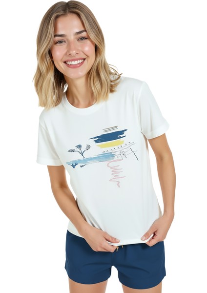 Kadın Beyaz Relaxed Fit %100 Pamuk Tişört – Soyut Suluboya Deniz & Palmiye Baskılı indirimleri