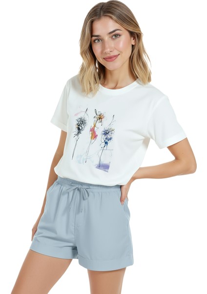 Kadın Beyaz Relaxed Fit %100 Pamuk Tişört – Suluboya Çiçekler & Ince Mürekkep Eskiz Baskılı fırsatları