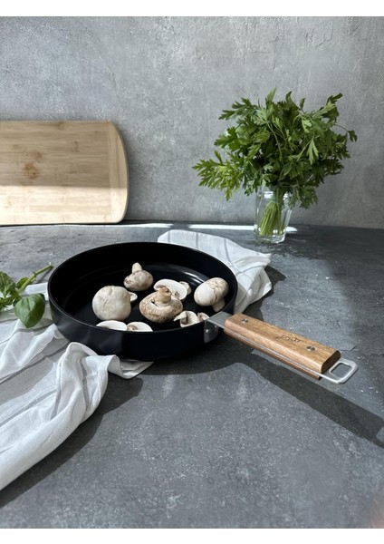 Bien Indüksiyonlu Tava Akasya Ağacı Saplı 24 cm