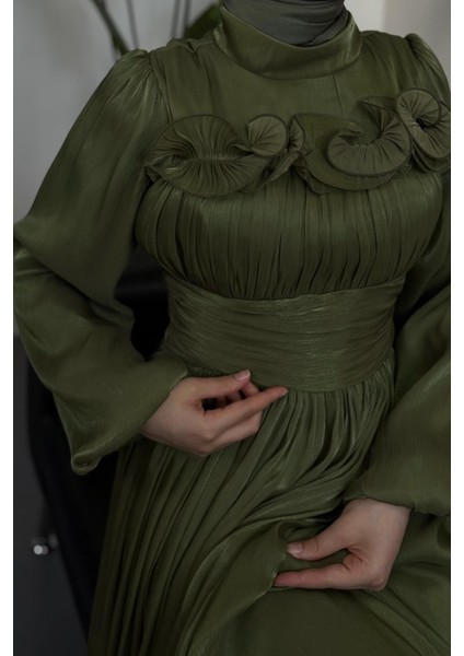 Maryam Altı ve Göğüs Kısmı Fırfırlı Janjan Abiye Haki indirimleri