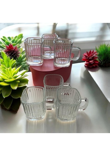 Ad. Köşeli Cam Kupa Çizgili Çok Şık Model