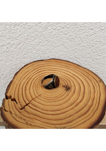 925 Ayar Gümüş Şık Tasarım Bordo Taşlı Erkek Yüzük – El Işçiliği - Yan Kenarlar Işleme Tasarımlı fiyatları