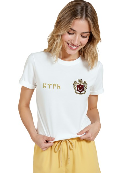 Kadın Beyaz Relaxed Fit %100 Pamuk Tişört – Göktürk Bozkurt Arma Minyatür Baskılı fırsatları