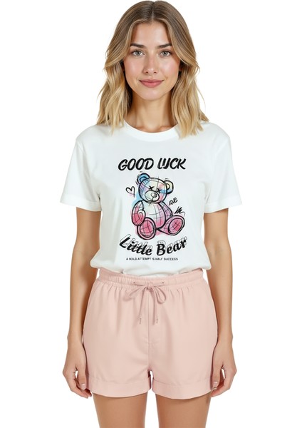Kadın Beyaz Relaxed Fit %100 Pamuk Tişört – Grafiti Teddy Bear & ''good Luck'' Baskılı