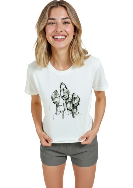 Kadın Beyaz Relaxed Fit %100 Pamuk Tişört – Monokrom Soyut Yüzler Baskılı modelleri