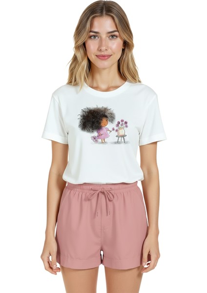 Kadın Beyaz Relaxed Fit %100 Pamuk Tişört – Suluboya Kız & Çiçek Vazo Baskılı