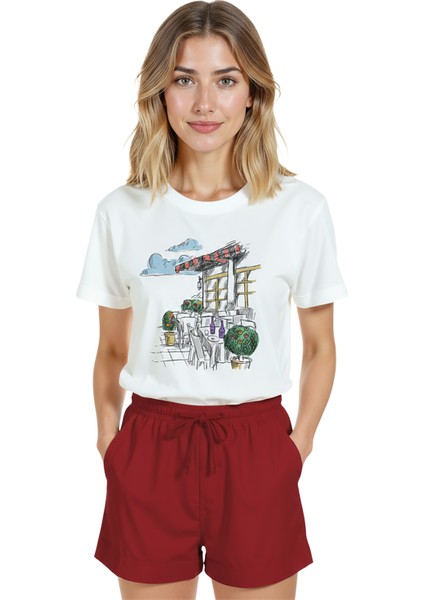 Kadın Beyaz Relaxed Fit %100 Pamuk Tişört – Suluboya Kafe Teras & Bahçe Masası Baskılı indirimleri