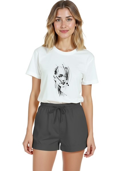 Kadın Beyaz Relaxed Fit %100 Pamuk Tişört – Çizgisel Mürekkep Yüz Illüstrasyonlu