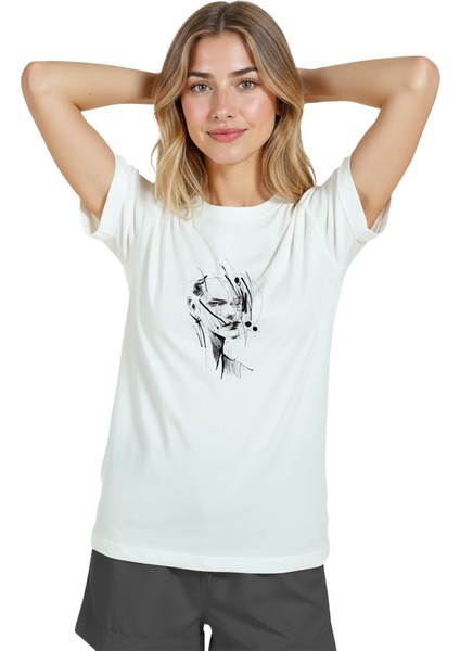 Kadın Beyaz Relaxed Fit %100 Pamuk Tişört – Çizgisel Mürekkep Yüz Illüstrasyonlu modelleri