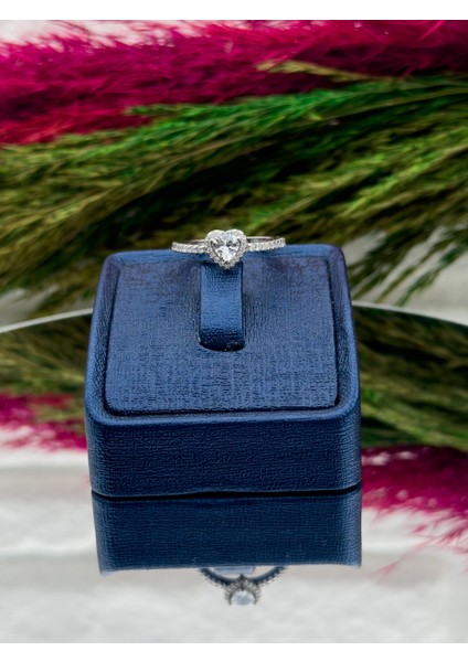 925 Ayar Gümüş Zirkon Taşlı Kalpli Lüks Kadın Yüzük modelleri