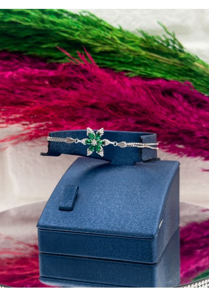 925 Ayar Gümüş Zümrüt Taşlı Lotus Modeli Zarif Kadın Bileklik fiyatları