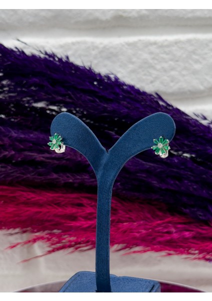 925 Ayar Gümüş Zümrüt Taşlı Zarif Çocuk Küpesi