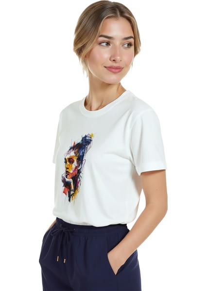 Kadın Beyaz Relaxed Fit %100 Pamuk Tişört – Çok Renkli Portre Suluboya & Karakalem Baskılı fırsatları