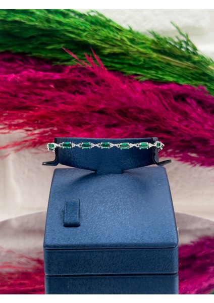 925 Ayar Gümüş Su Yolu Modeli Zümrüt Taşlı Zarif Kadın Bileklik