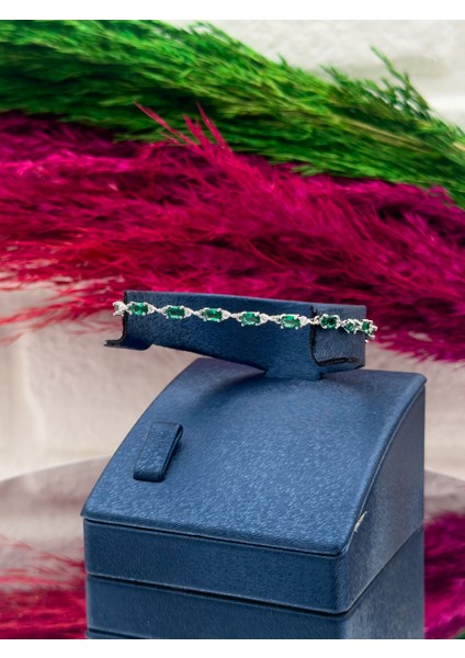 925 Ayar Gümüş Su Yolu Modeli Zümrüt Taşlı Zarif Kadın Bileklik fiyatları