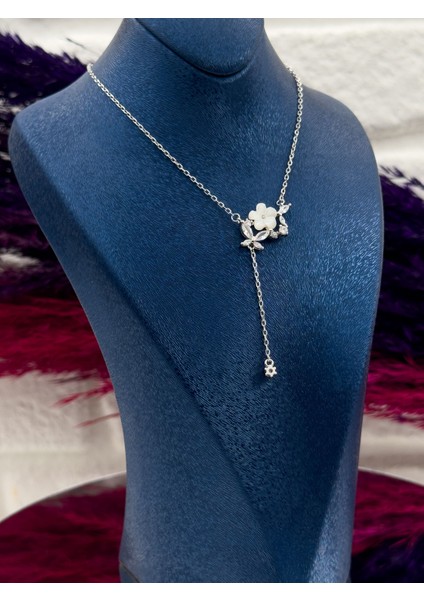 925 Ayar Gümüş Mineli Lotus Modeli Zarif Kadın Kolye