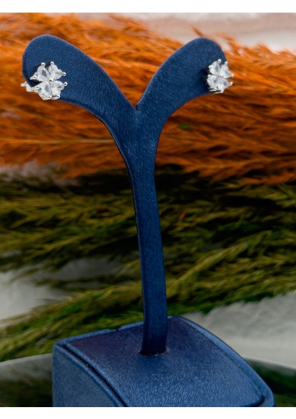 925 Ayar Gümüş Zirkon Taşlı Yonca Modeli Lüks Kadın Küpe