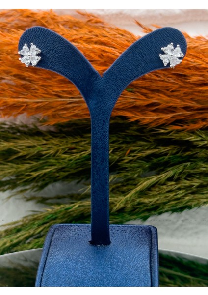 925 Ayar Gümüş Zirkon Taşlı Yonca Modeli Lüks Kadın Küpe modelleri